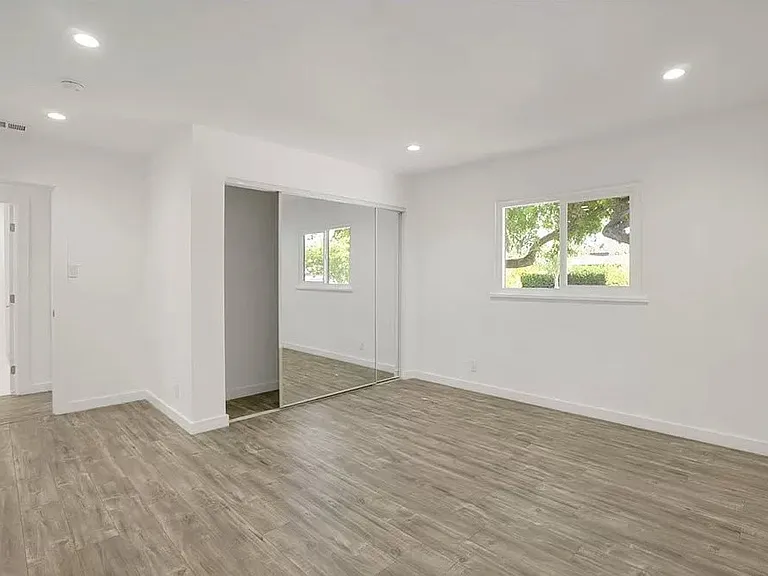 15104 Valerio St — Photo 12