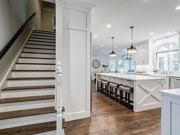 5th image of 720 Sturges Way