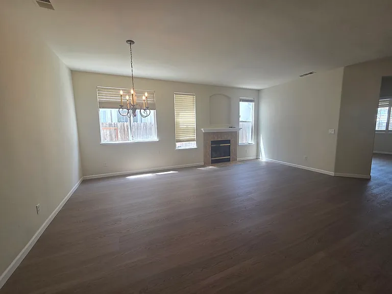 2086 Shenandoah Dr — Photo 3