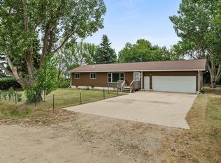 210 2nd St E, Ross, ND 58776