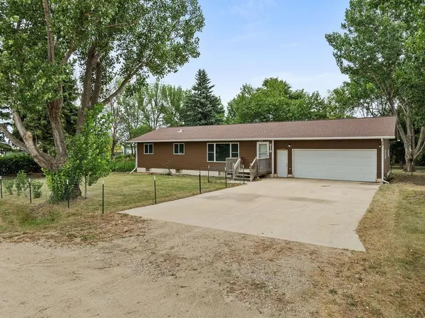 210 2nd St E, Ross, ND 58776