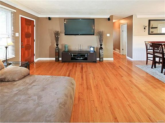 3rd image of 3706 Joyce St
