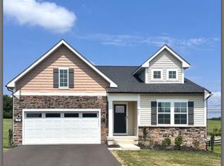 2 Edinburgh Ct, Charles Town, WV 25414