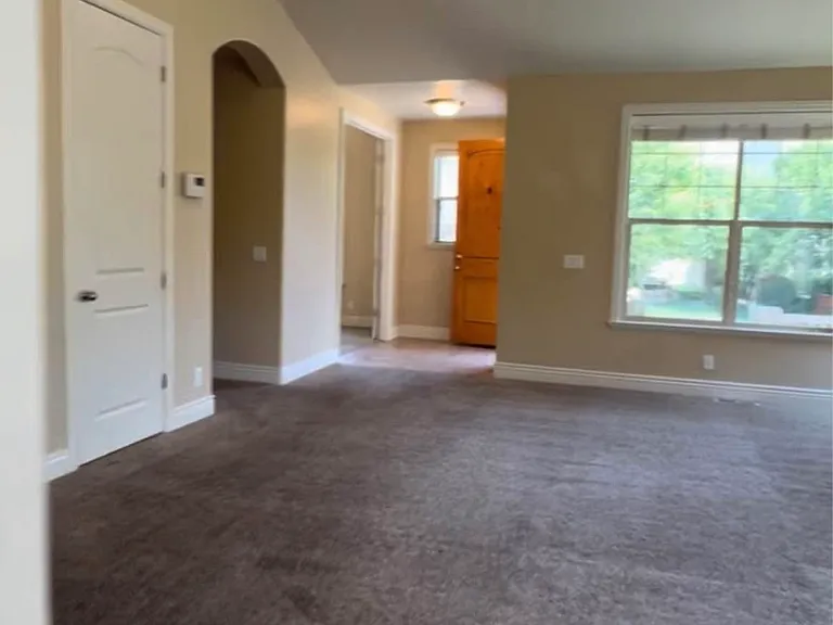 2049 W Sunflower Ln — Photo 6
