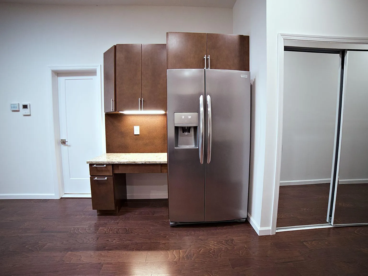 2 bed, 1015 sqft, $3,950 — Photo 3