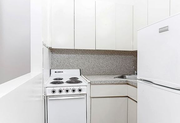 3rd image of 312 E 85th St APT 2A