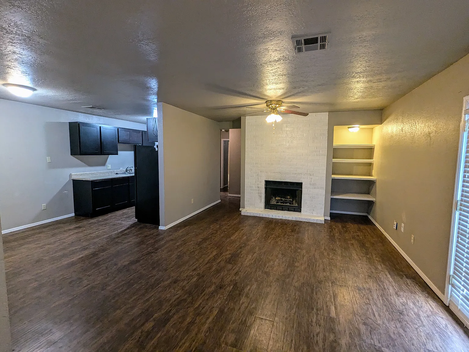 2 bed, 1056 sqft, $1,250 — Photo 2