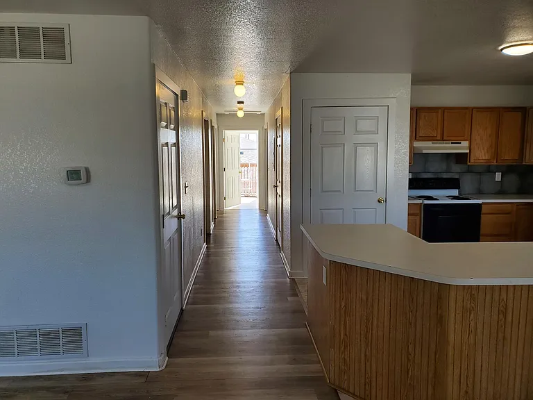 570 E Kipp Ave — Photo 3