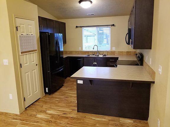 5th image of 1413 W Century St
