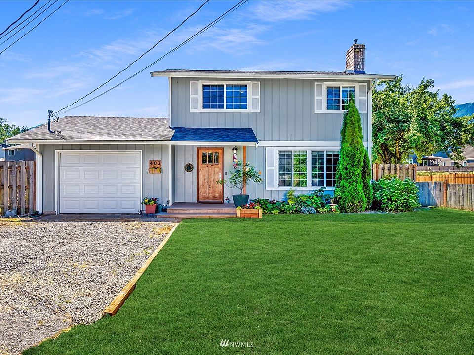 1st image of 403 Taylor Pl NE