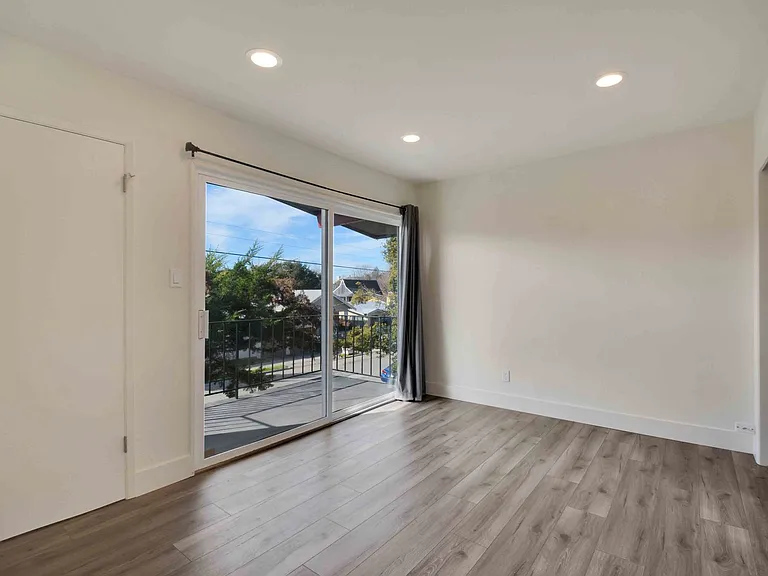 1140 E22nd Street — Photo 11