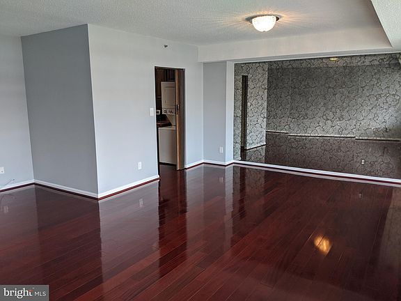 5th image of 3713 George Mason Dr #909