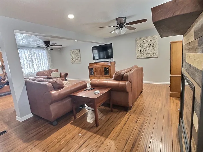 437 New Castle St — Photo 12