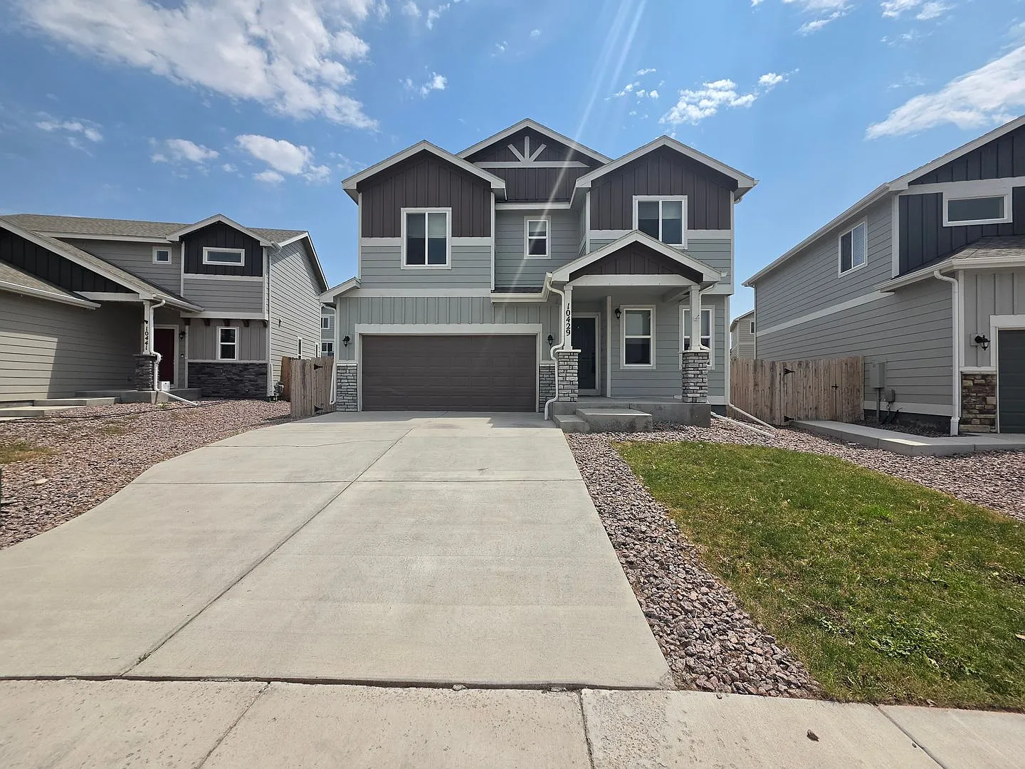 Spacious 4-Bedroom Home with Modern Finishes in Lorson Ranch — Photo 2