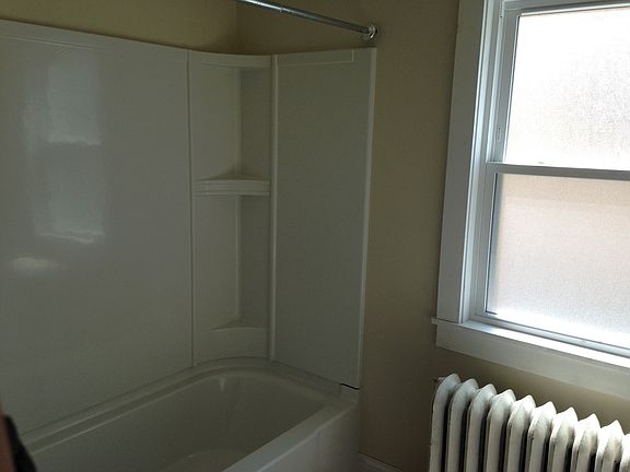 2nd image of 1830-32 E Kenwood Blvd #1830