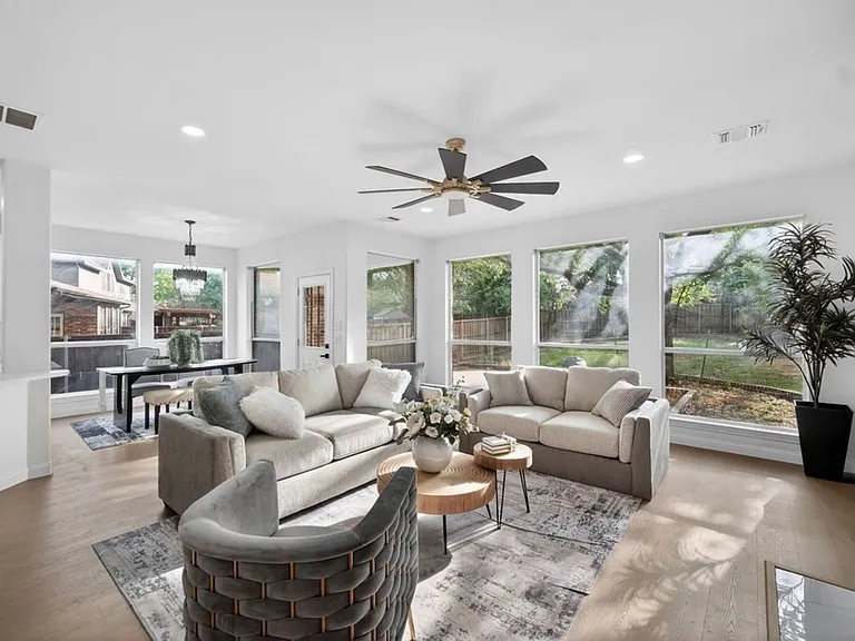 1709 Stapleton Dr — Photo 3