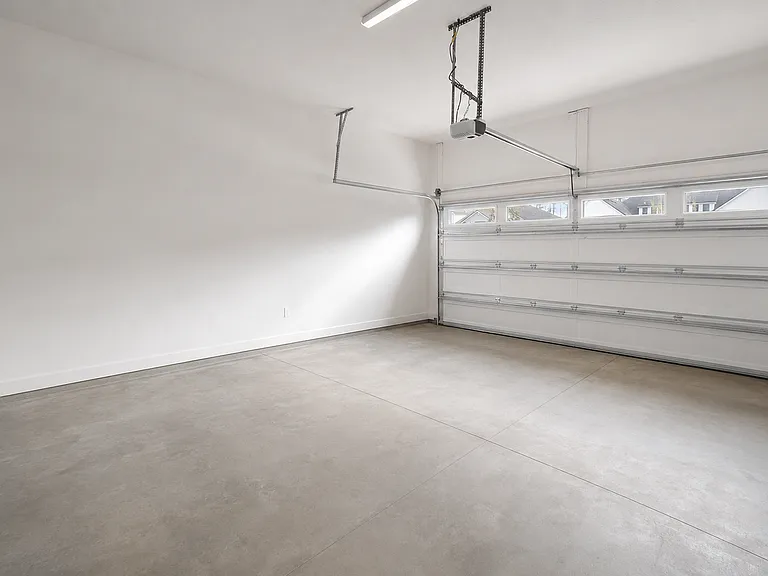 118 Latham Dr — Photo 34