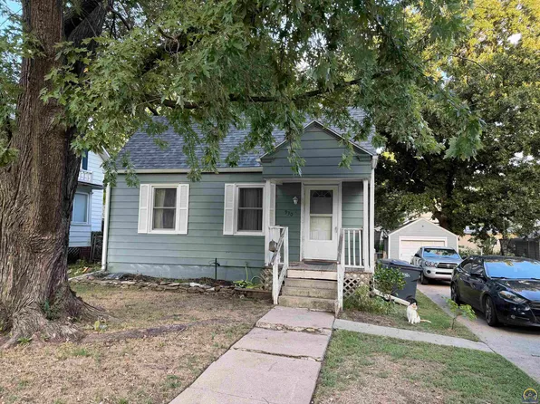 930 Chestnut St, Emporia, KS 66801