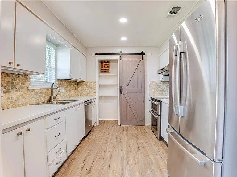 104 Pontiac Dr — Photo 12