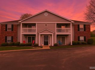 1 Berview Cir APT B, Saint Louis, MO 63129