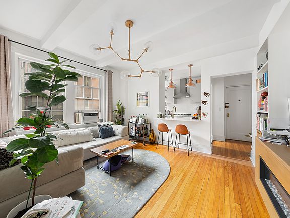 4th image of 264 Lexington Ave APT 4C