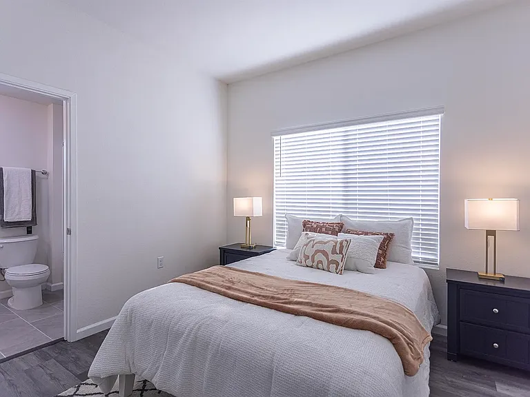 Orchard Park Apartment — Photo 7