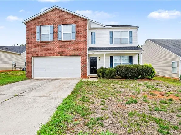 3904 Whispering Willows Dr, Greensboro, NC 27406