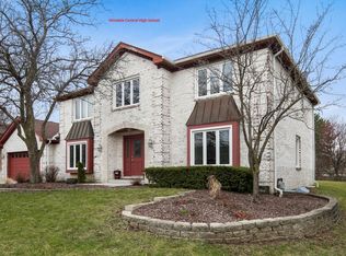 440 Creekside Ct, Willowbrook, IL 60527