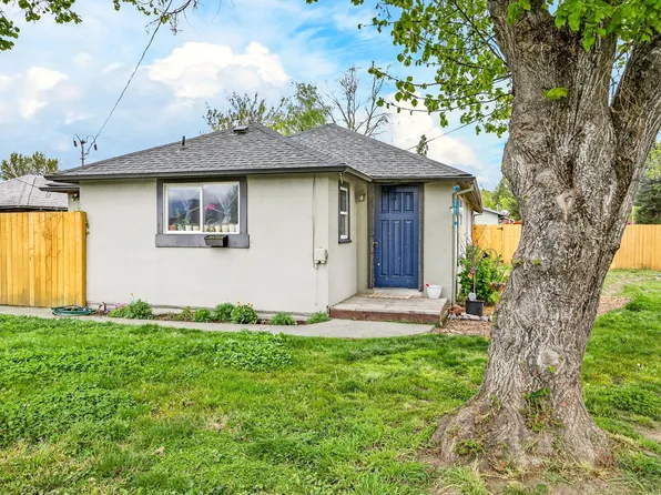 1702 SW Bridge St, Grants Pass, OR 97526