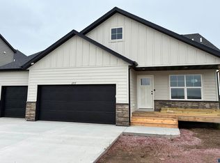 2717 S Copper Creek Ave, Sioux Falls, SD 57110