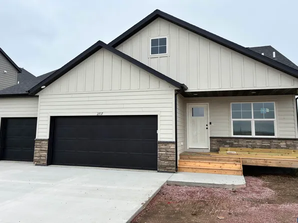 2717 S Copper Creek Ave, Sioux Falls, SD 57110