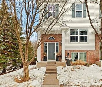 921 Ledgestone Dr, Mahtomedi, MN, 55115