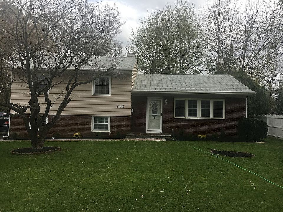 2nd image of 509 Kings Hwy N