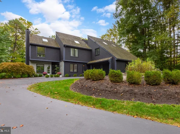 5 Diamond Dr, Thornton, PA 19373