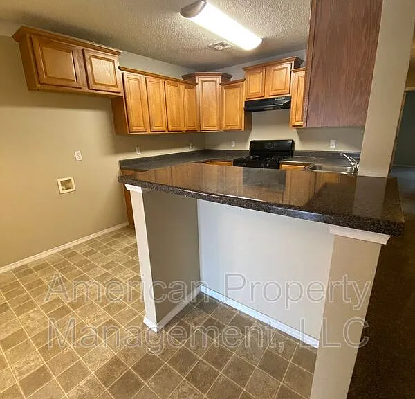4714 NE Wisconsin St — Photo 25