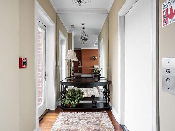 3rd image of 2105 N Meridian St Floor 4