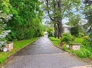 140 Hewlett Neck Rd, Woodmere, NY 11598