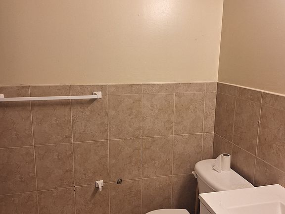 Full bathroom 2