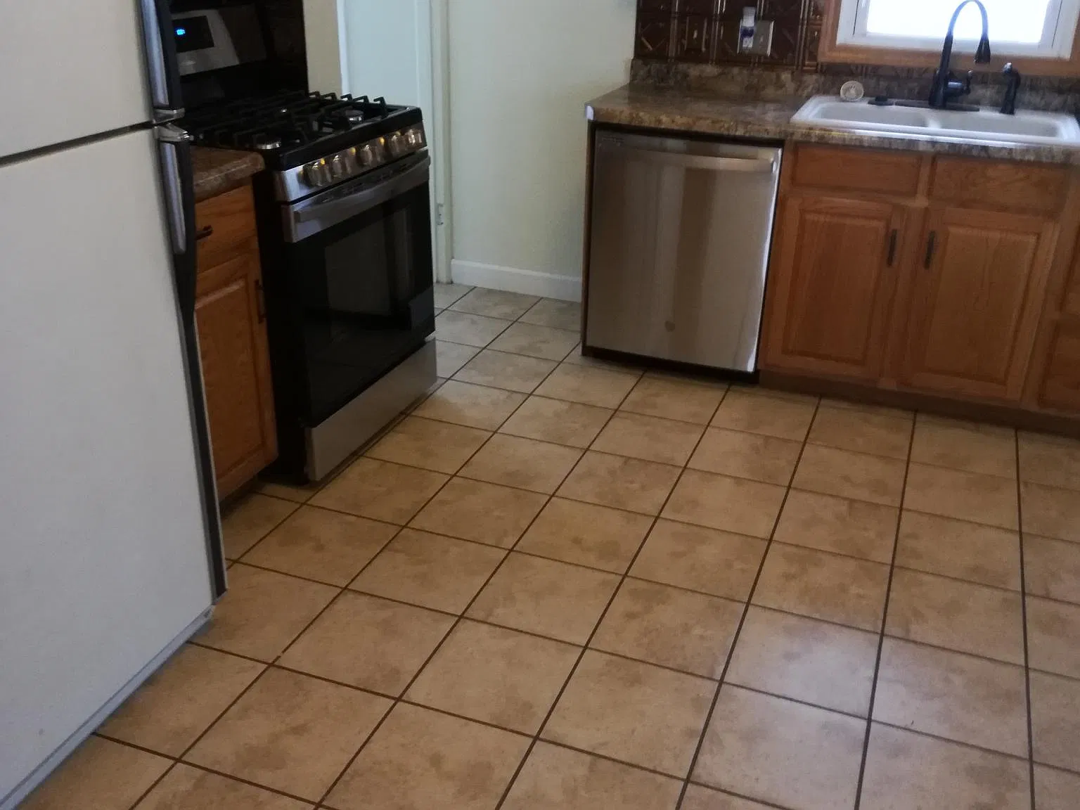 2 bed, 1.5 bath, 950 sqft, $1,400 — Photo 4
