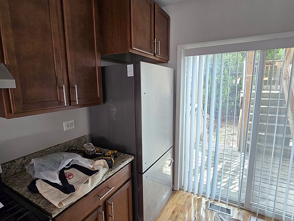 4th image of 1115 W 18th Pl #1