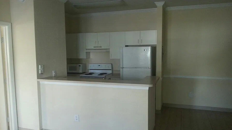 Newly Renovated 2/2 with outside storage room — Photo 4