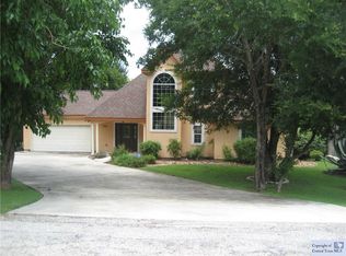 225 Oak Springs Dr, Seguin, TX 78155