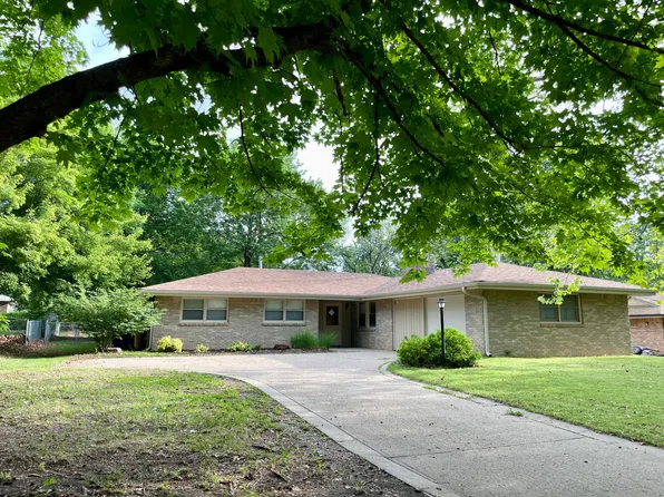 1813 Vaughn Dr, Manhattan, KS 66502