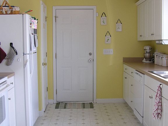 Kitchen with Lg Pantry