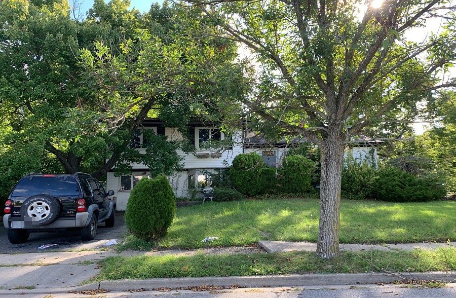 1st image of 4 W Park Dr