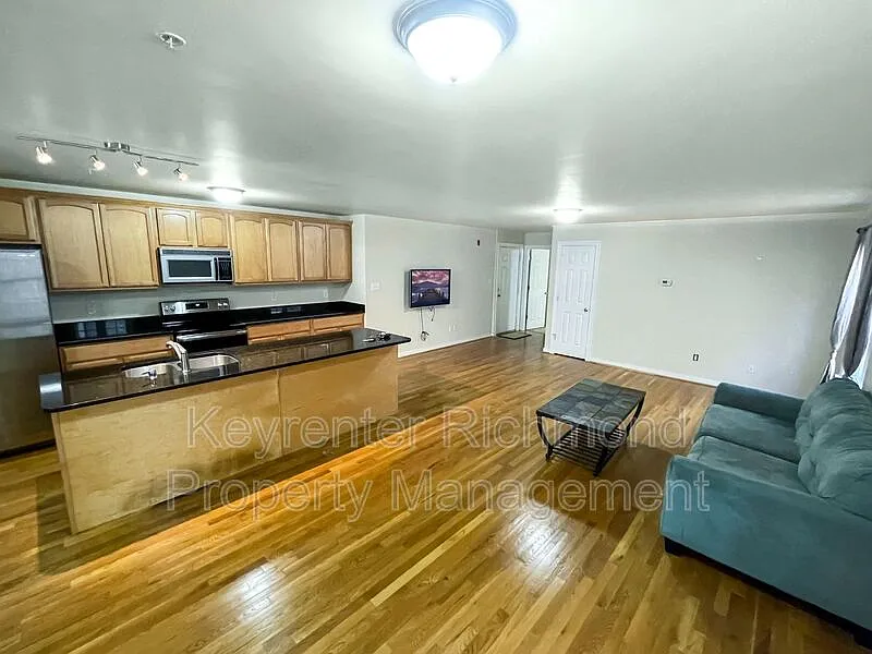 3 bed, 2.0 bath, 1200 sqft, $2,200 — Photo 3