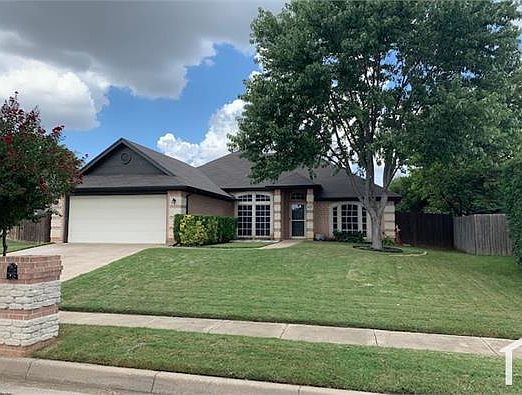 2nd image of 621 Arbor Ln