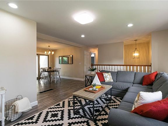 3rd image of 521 Jewel Dr