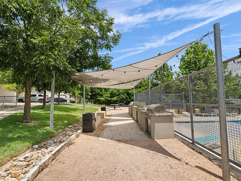 604 N Bluff Dr #225 — Photo 31