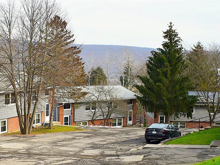 Mountain Ridge Townhouses — Photo 30